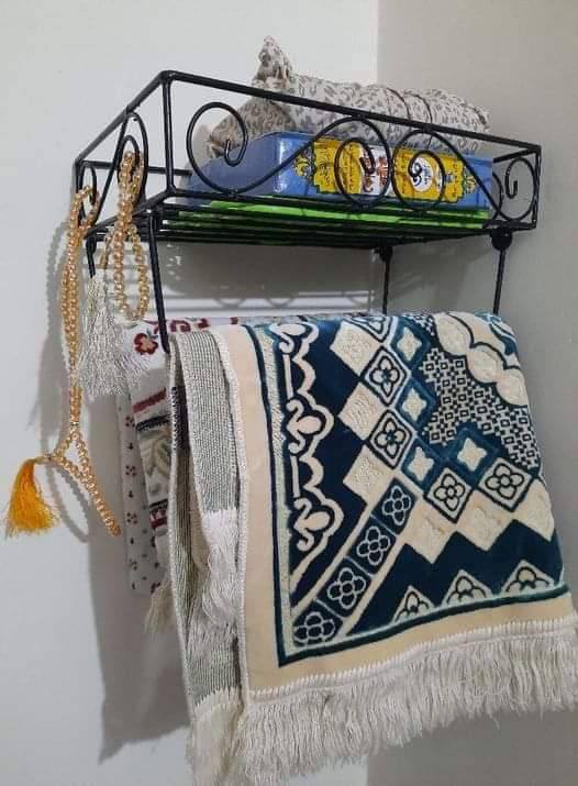 পবিত্র কোরআন শরীফ ও জায়নামাজ রাখার স্ট্যান্ড।